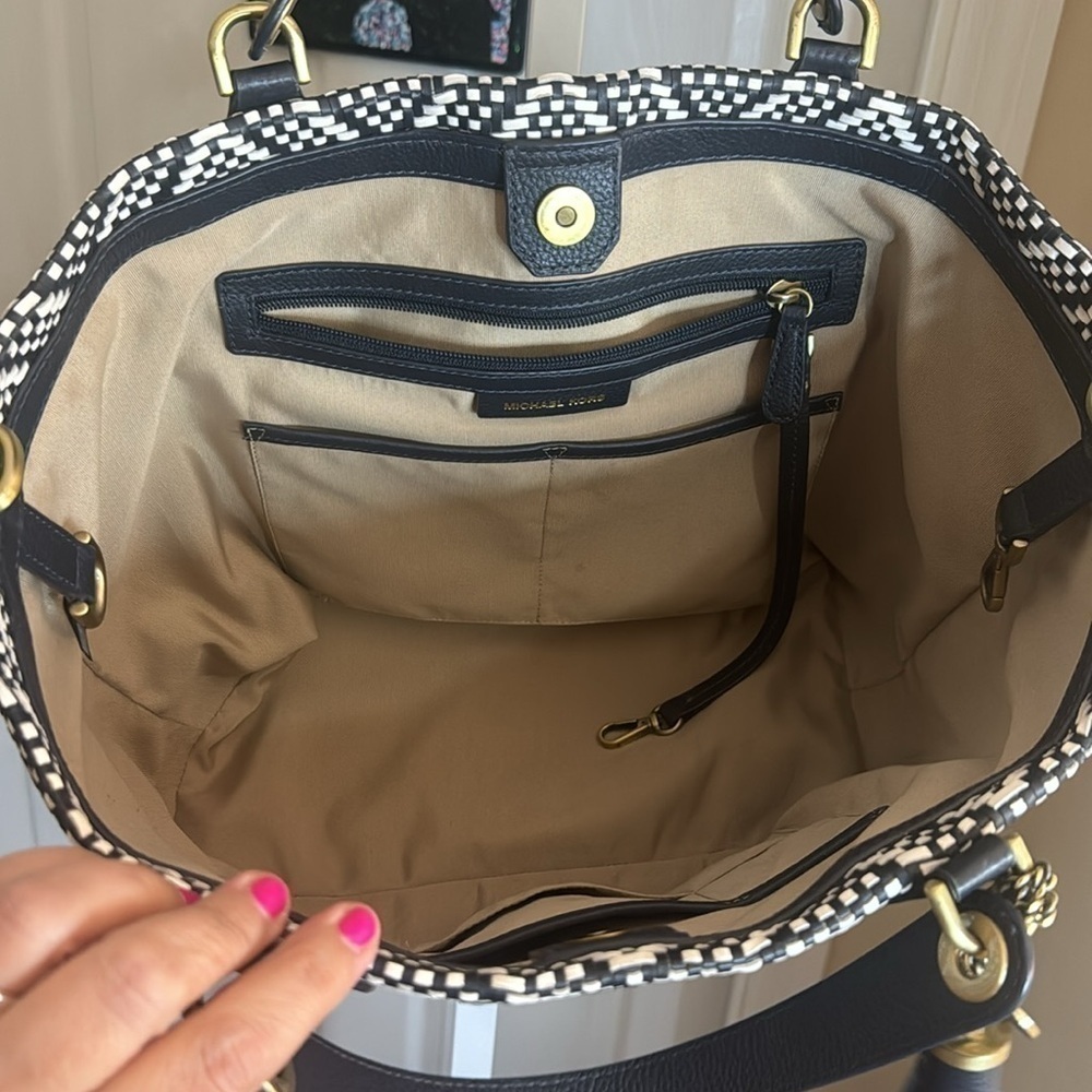 Michael Kors Brooklyn large woven satchel - Picture 6 of 6